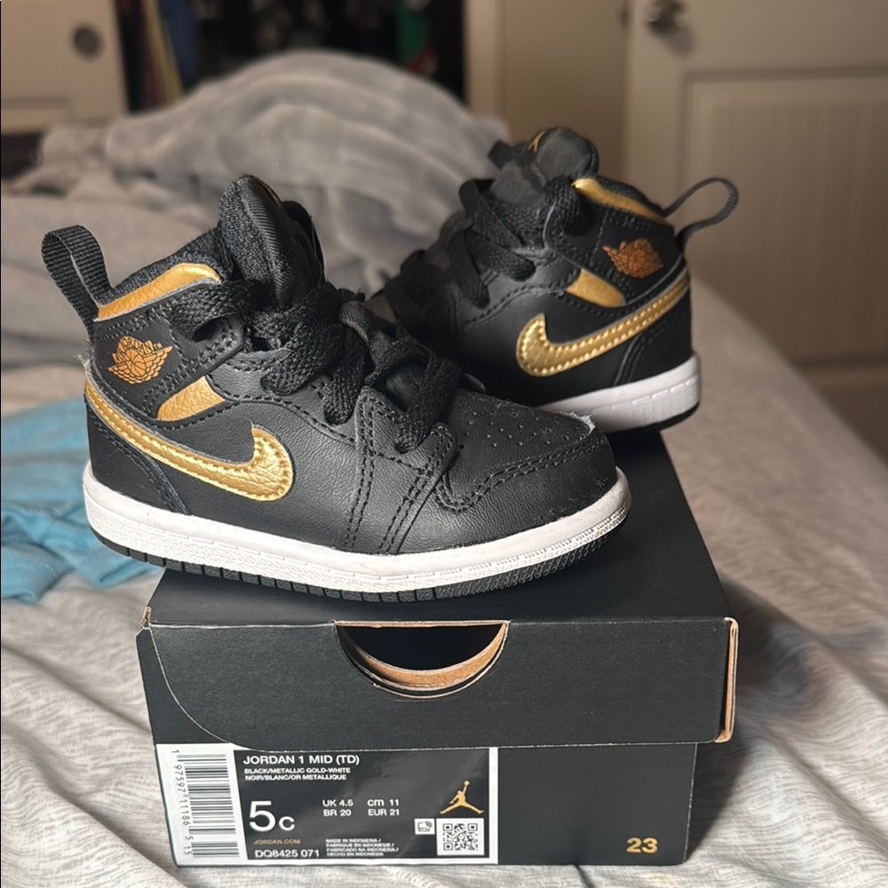 Nike Jordan Black and Gold Leather Sneakers for toddlers